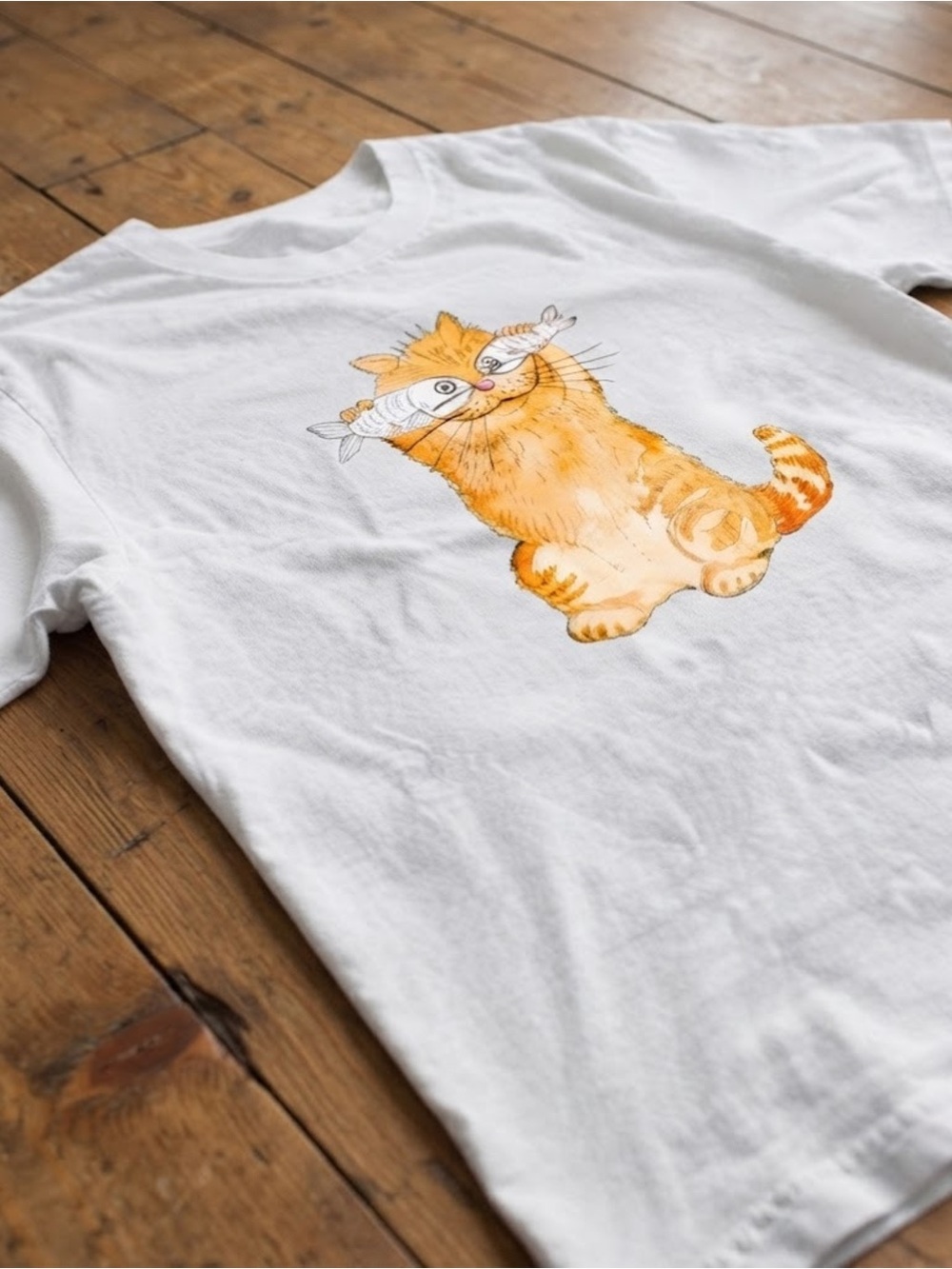 Gildan Funny Orange Cat With Fish Graphic Tee Cute Novelty T-shirt - Picture 2 of 3